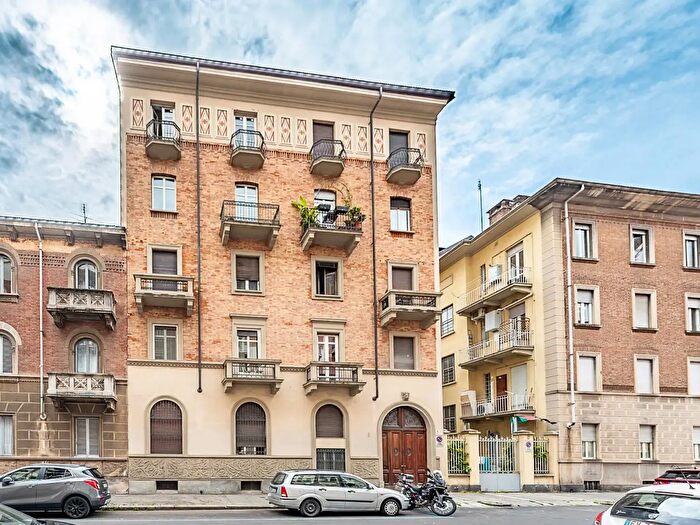 Appartamento trilocale in vendita in Via Farina, Torino
