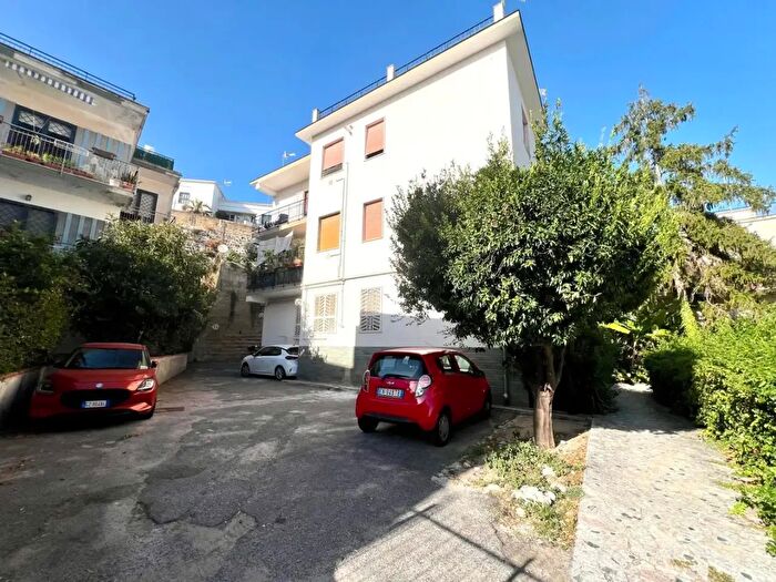 Appartamento bilocale in affitto in Via Tripergola, Pozzuoli