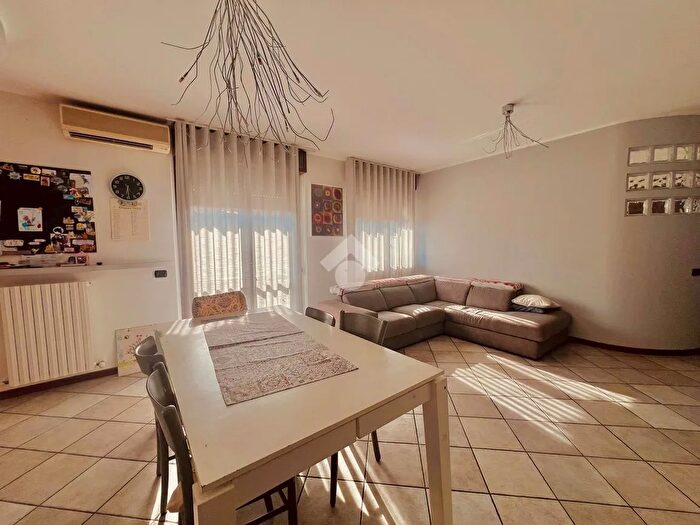 Appartamento trilocale in vendita in Via Claudio Massarelli, Caravaggio