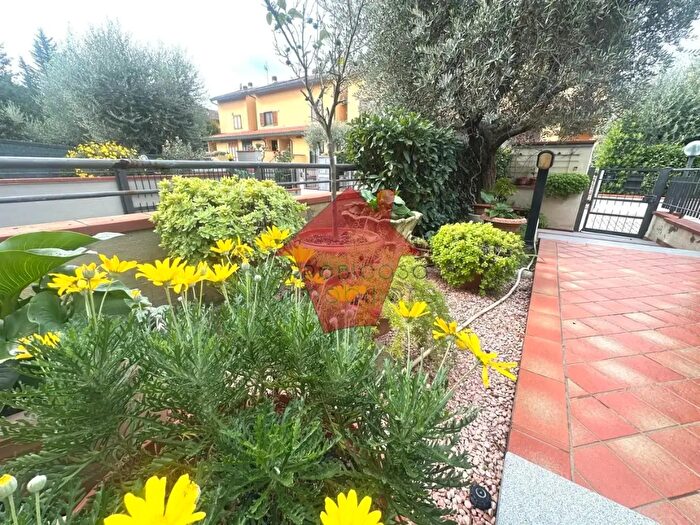 Casa con 5 locali in vendita in a Carraia, Campi Bisenzio