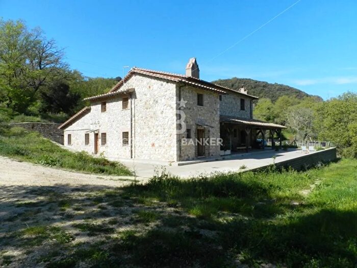 Casa con 16 locali in vendita in Strada Vicinale del Clemente, Tolfa