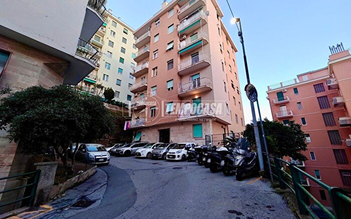 Appartamento con 5 locali in vendita in Via Lodovico Calda, Genova