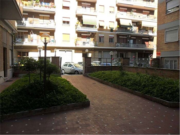 Appartamento trilocale in affitto in Via Giuseppe Guerzoni, Villa Bonelli, Roma
