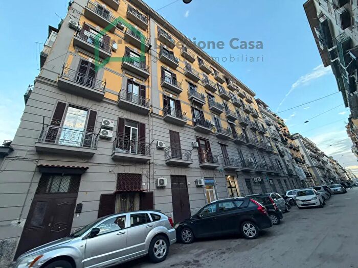Appartamento quadrilocale in vendita in Adiacente Corso Novara, Napoli