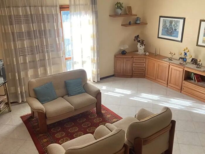 Casa quadrilocale in vendita in Via Giuseppe Gori, Sutri