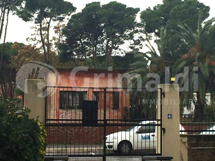 Appartamento trilocale in vendita in Viale Caravaggio, Centro, Orbetello