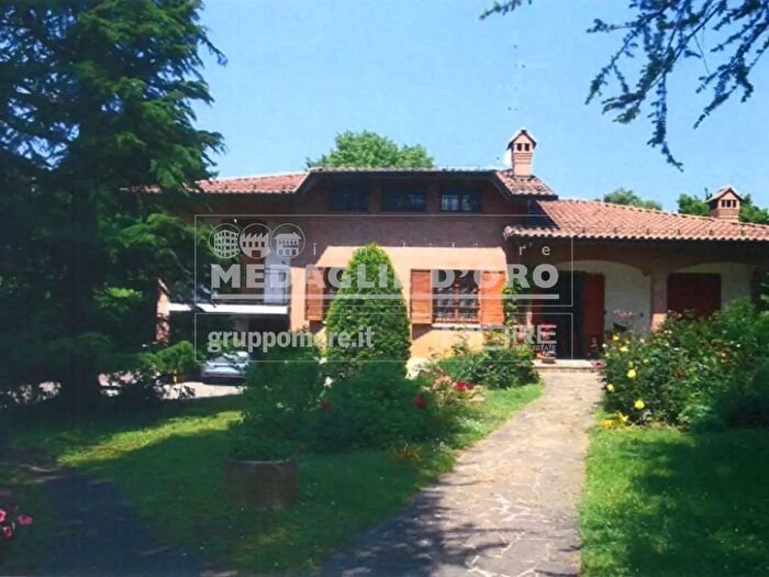 Casa con 10 locali in vendita in Castelnuovo Rangone