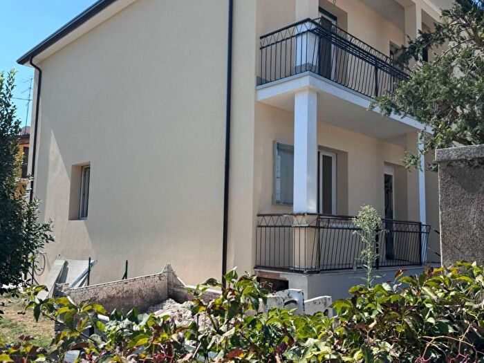 Appartamento bilocale in vendita in Strada Schioppe, Parona, Verona