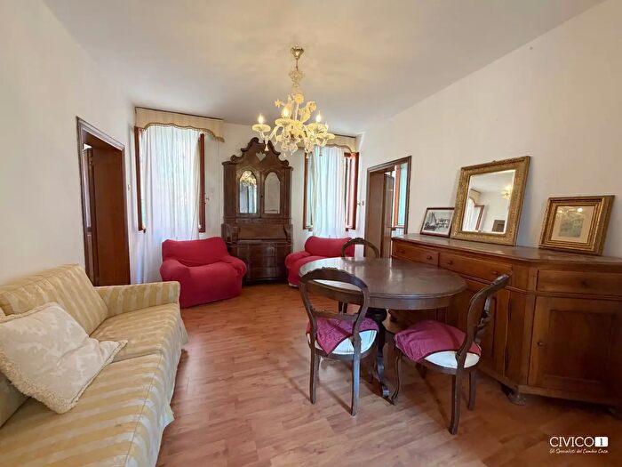 Appartamento con 5 locali in affitto in Calle Larga, Venezia