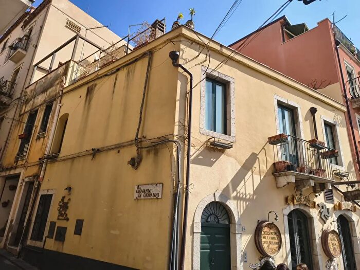 Appartamento bilocale in affitto in Via Giovanni di Giovanni, Taormina