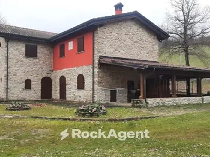 Casa trilocale in vendita in Varsi