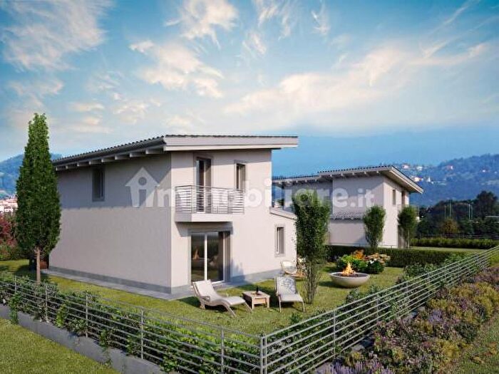 Casa quadrilocale in vendita in Via Carlo Somigliana, Veniano