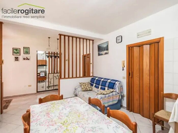 Casa con 6 locali in vendita in Strada Pirano, Tavullia