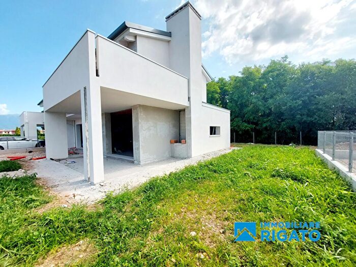 Appartamento quadrilocale in vendita in Loria