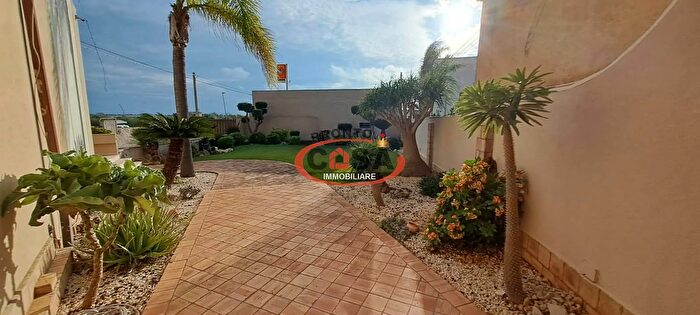 Casa con 14 locali in vendita in Marsala