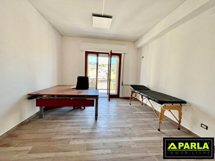 Appartamento con 6 locali in vendita in Via Regina Margherita, Canicatti