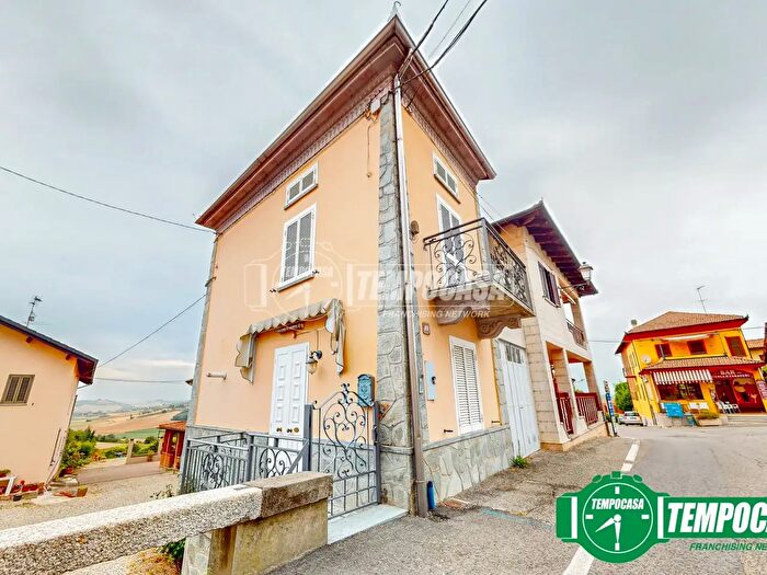 Casa quadrilocale in vendita in Lu e Cuccaro Monferrato