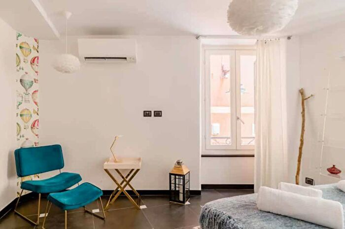 Appartamento trilocale in affitto in Via di Ravecca, Molo, Genova