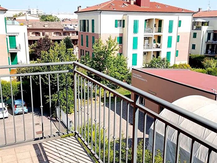 Appartamento trilocale in affitto in VIA GOTTARDI, SantAgnese Università, Modena