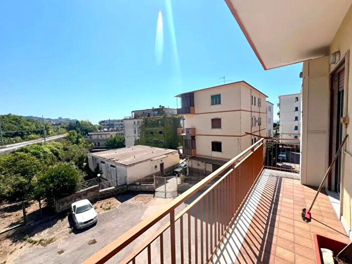Appartamento trilocale in affitto in Via Celle, Pozzuoli