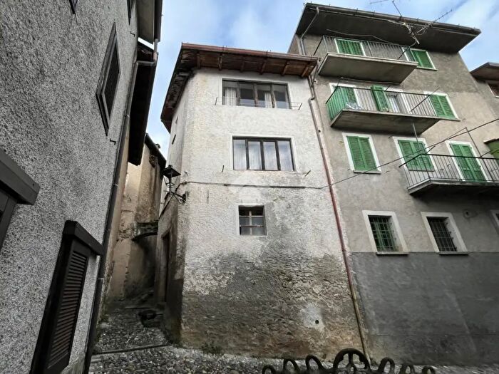 Casa con 5 locali in vendita in Via Mulini, Casargo