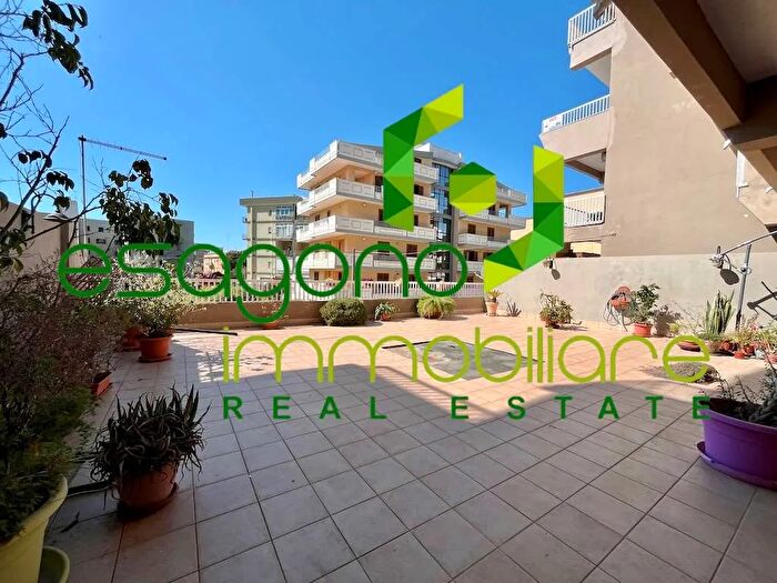 Appartamento con 6 locali in vendita in Siracusa