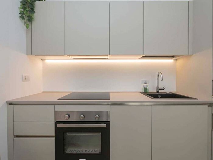 Appartamento in affitto in Via Ambrogio Binda, Barona, Milano