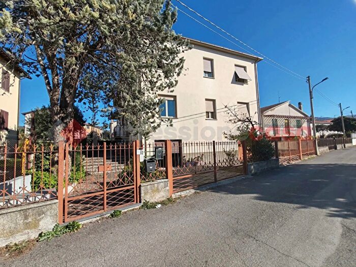 Appartamento trilocale in vendita in Fraz San Giacomo Via Francia, Spoleto