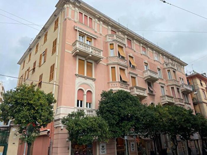Appartamento quadrilocale in vendita in Via Ignazio Pallavicini, Genova