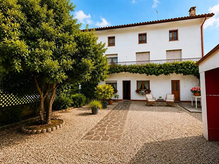 Casa con 9 locali in vendita in Cividale Del Friuli
