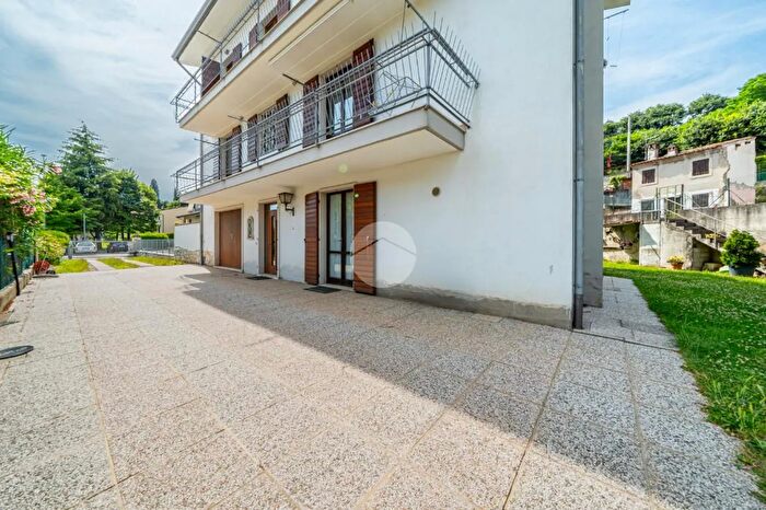 Appartamento con 5 locali in vendita in Via S G Calabria, Lavagno