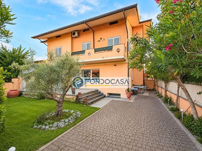 Casa con 5 locali in vendita in Via Pardini, Montignoso