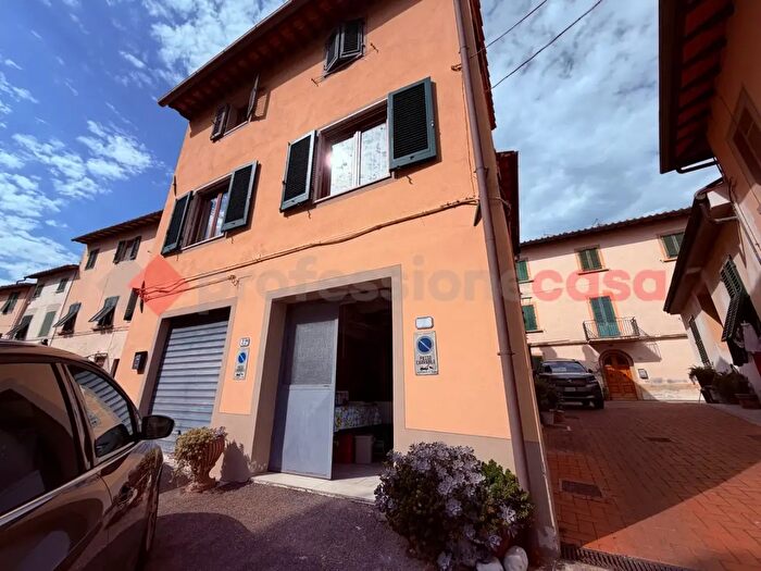 Appartamento con 5 locali in vendita in Via Roma, Castelfiorentino