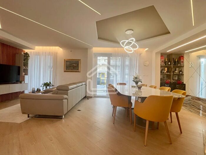 Appartamento trilocale in vendita in Via Latisana, Lignano Sabbiadoro