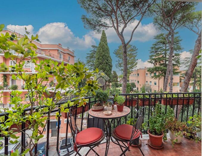 Appartamento con 6 locali in vendita in Via Maria Montessori, Roma