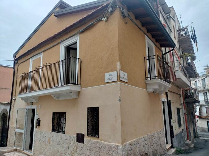 Casa trilocale in affitto in Via Giuseppe Giusti, Lentini