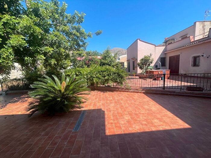 Appartamento quadrilocale in affitto in Via Alete, Partanna, Palermo