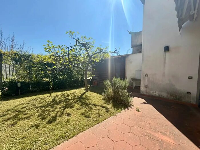 Casa con 6 locali in vendita in Pistoia