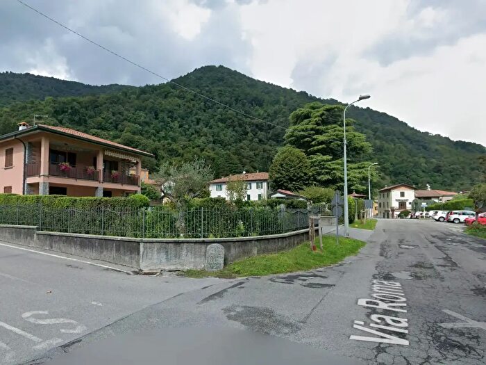 Appartamento bilocale in affitto in Via Roma, Valbrona