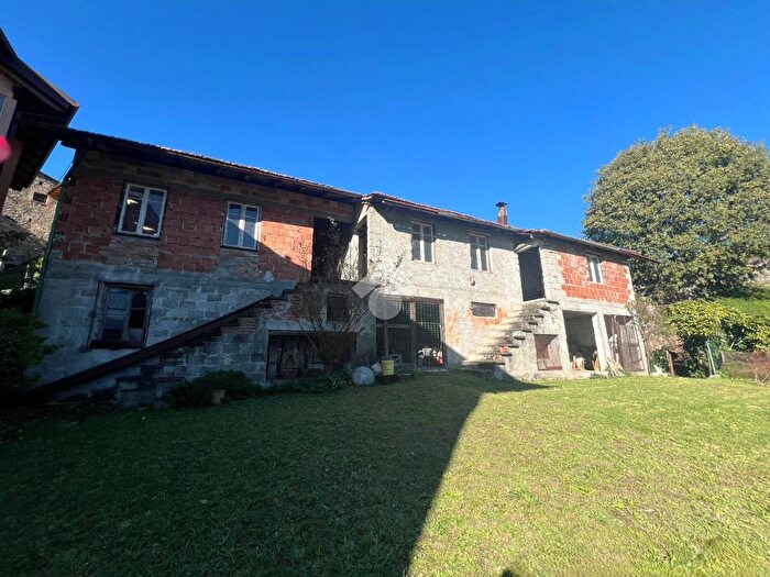 Casa con 6 locali in vendita in Via al Mulinetto, Cremia