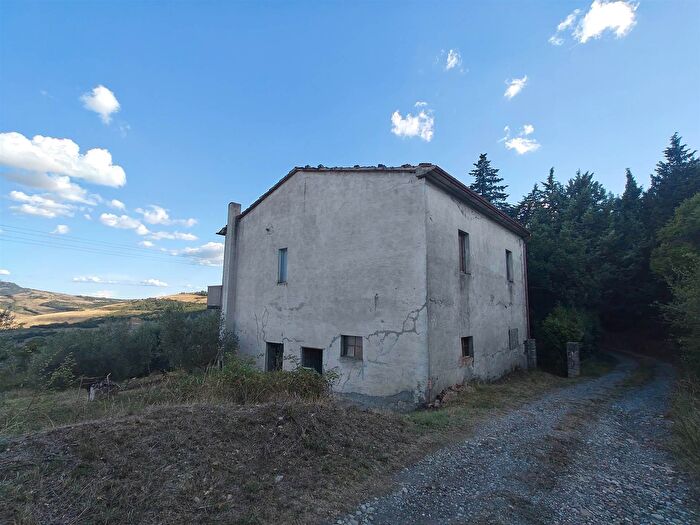 Casa con 10 locali in vendita in Castiglione DOrcia