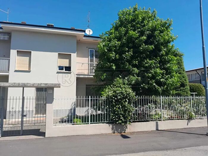 Casa con 5 locali in vendita in Via Donato Bramante, Crema