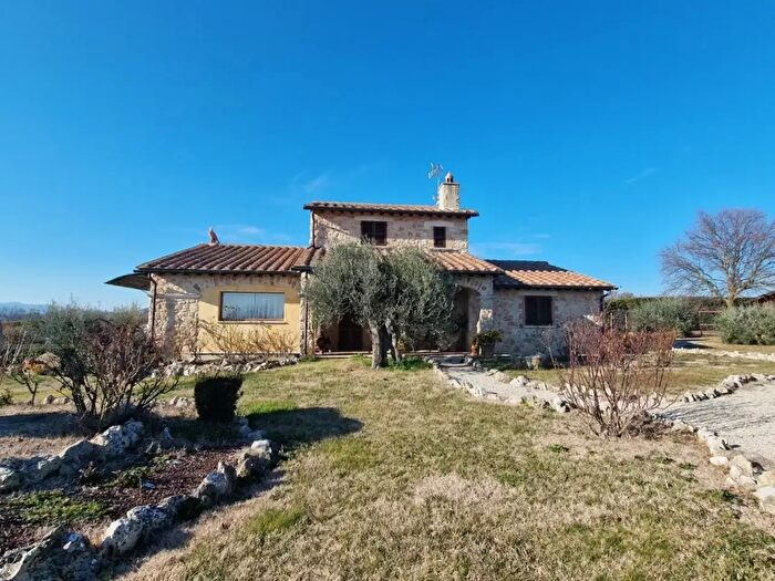 Casa con 8 locali in vendita in Vocabolo Poggio, Avigliano Umbro