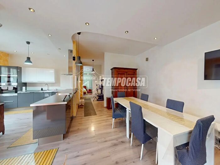 Appartamento trilocale in vendita in Strada Vedetta, Alba