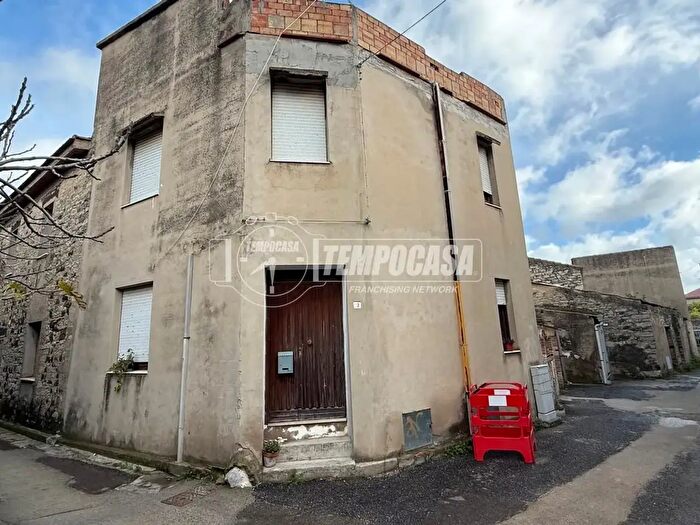 Casa trilocale in vendita in Vico Giuseppe Garibaldi, Mogoro