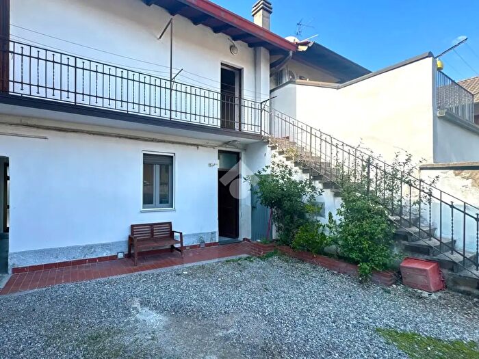 Casa bilocale in vendita in Via G Mozzoni, Rescaldina