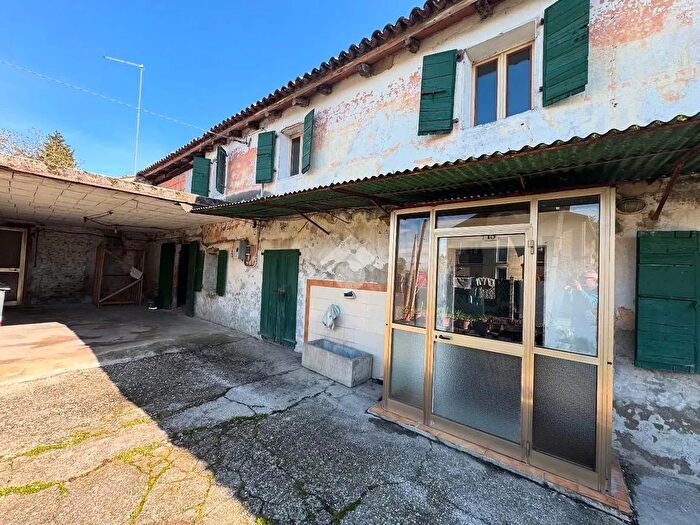 Casa quadrilocale in vendita in Via Nascimben, Treviso