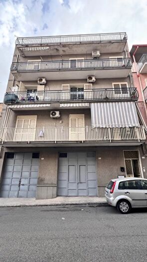 Appartamento con 10 locali in vendita in Via Luigi Capuana, Scordia