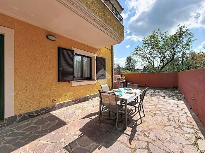 Appartamento trilocale in vendita in Via Padre Giovanni Cavallera, Tergu