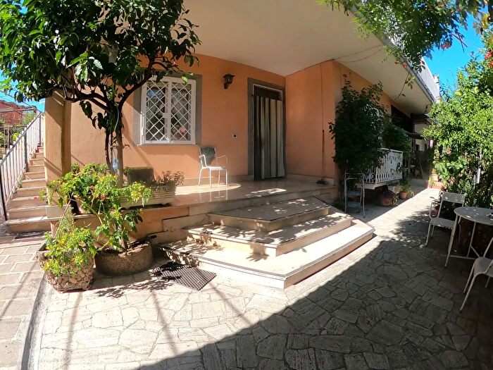 Appartamento trilocale in vendita in Via Prataporci, Roma